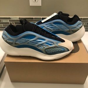 Yeezy 700 Arzareth - BRAND NEW